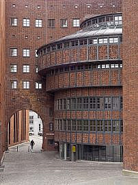 ewerk Berlin-Eventlocation-Industrie-industrial-Schaltwarte-Hof